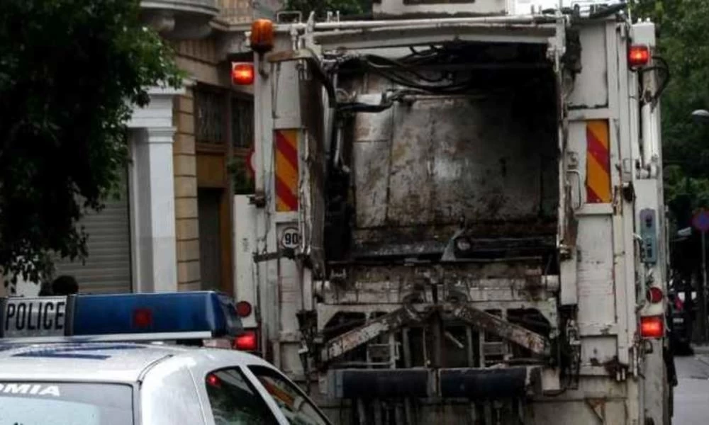 Τραγωδία στο Κερατσίνι: Σκουπιδιάρικο παρέσυρε 54χρονο
